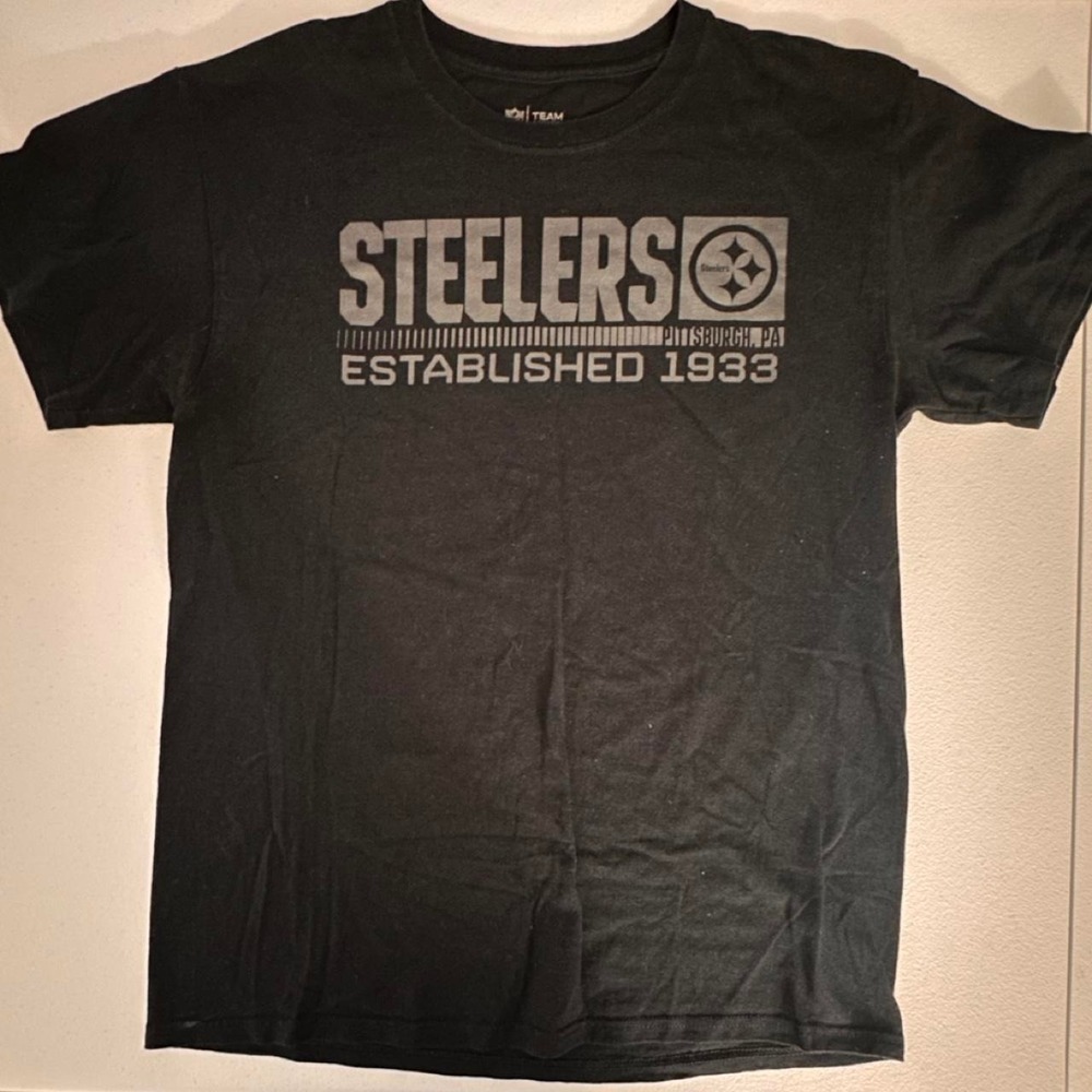 NFL Steelers tee men's size M